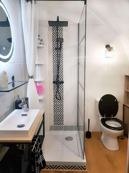 Pour Les Amoureux Des Vieilles Pierres Poussan Exterior photo