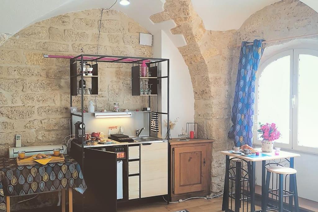 Pour Les Amoureux Des Vieilles Pierres Poussan Exterior photo