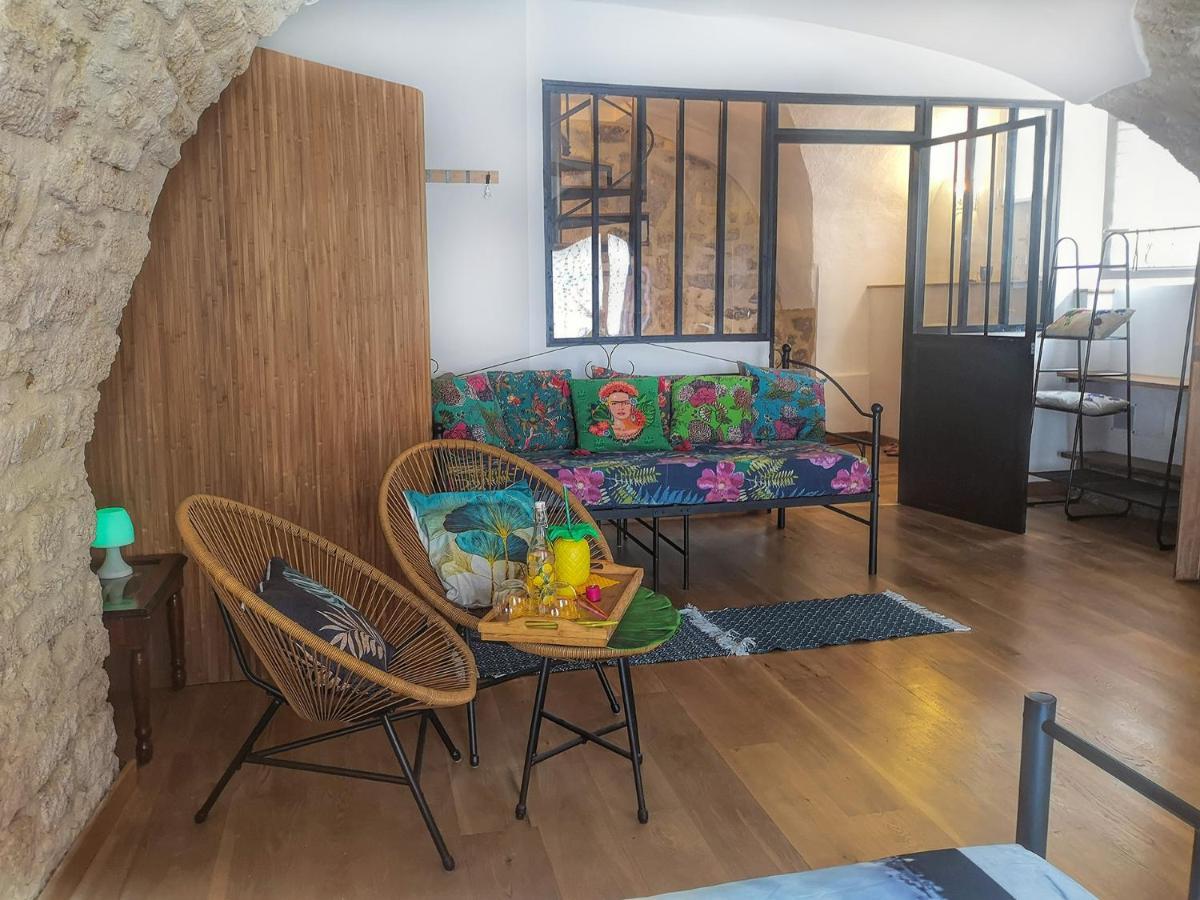 Pour Les Amoureux Des Vieilles Pierres Poussan Exterior photo