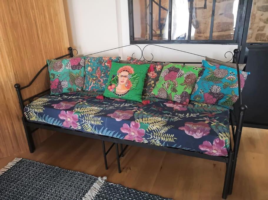 Pour Les Amoureux Des Vieilles Pierres Poussan Exterior photo