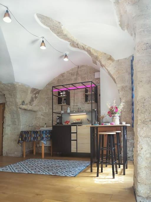 Pour Les Amoureux Des Vieilles Pierres Poussan Exterior photo