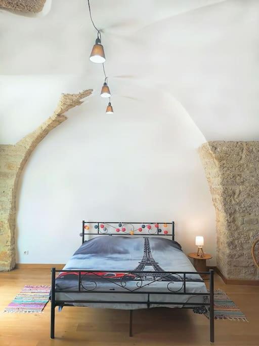 Pour Les Amoureux Des Vieilles Pierres Poussan Exterior photo