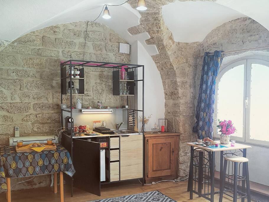 Pour Les Amoureux Des Vieilles Pierres Poussan Exterior photo